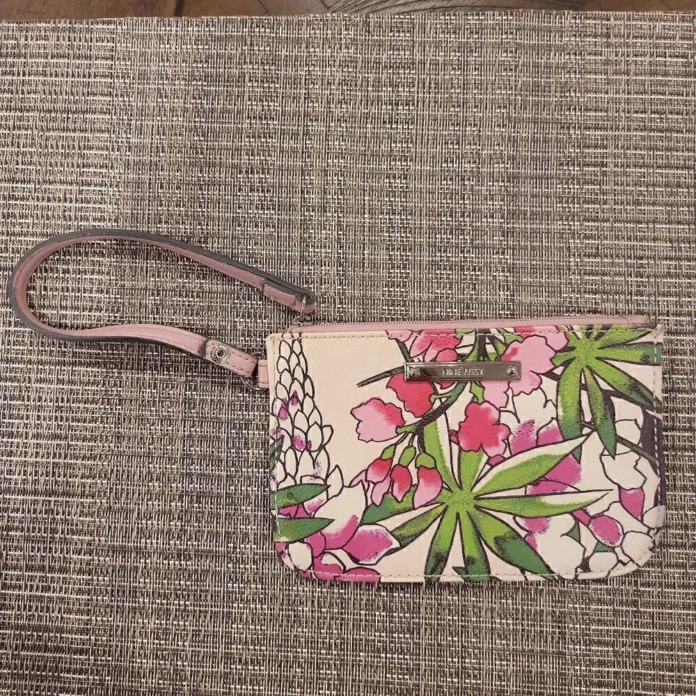 Nine West Wristlet - tropical